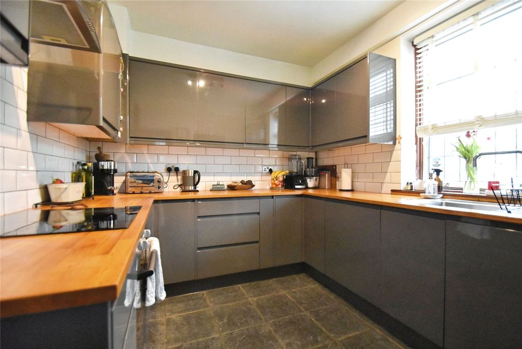 Property photo 2 of 14 Kitchen