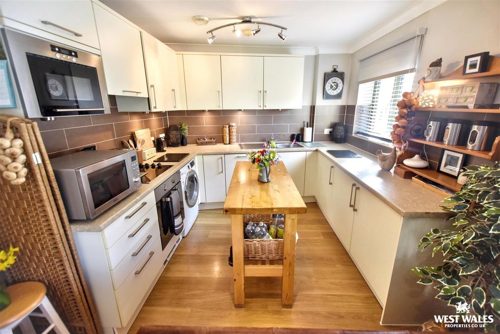 Property photo 3 of 15 5 (17).Jpg