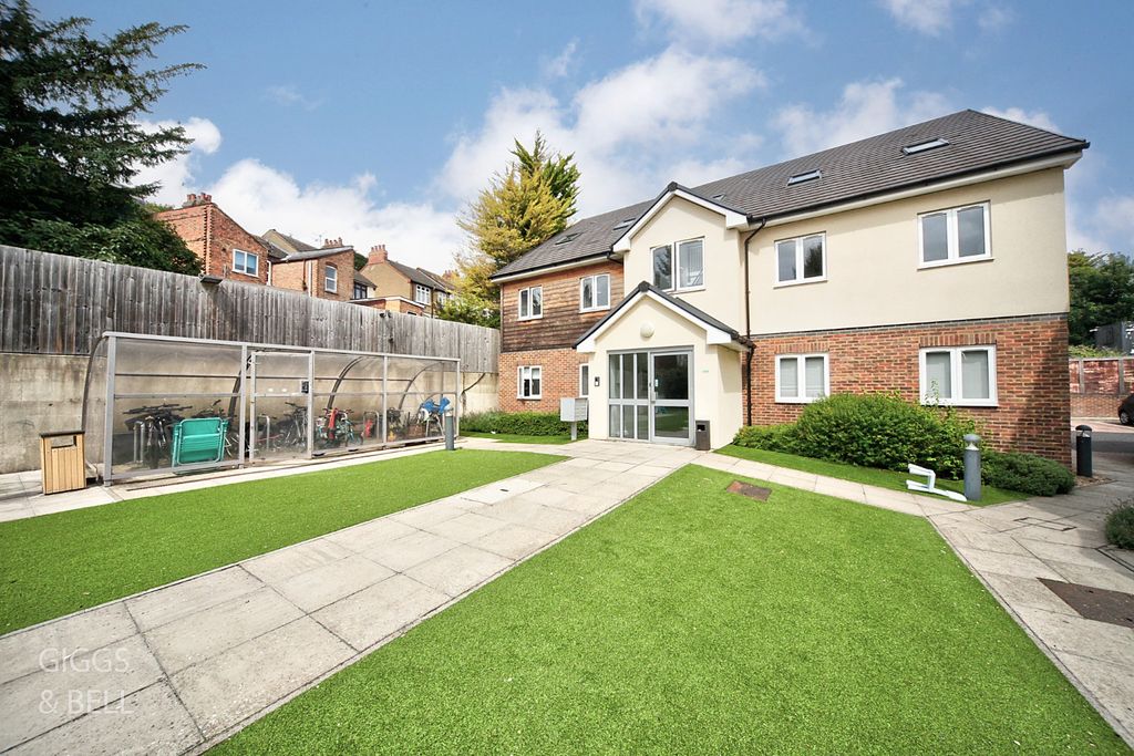 Property photo 1 of 14 4398730