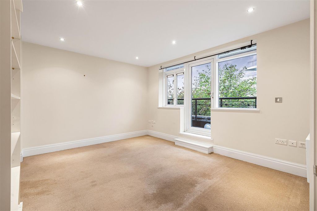 Property photo 3 of 18