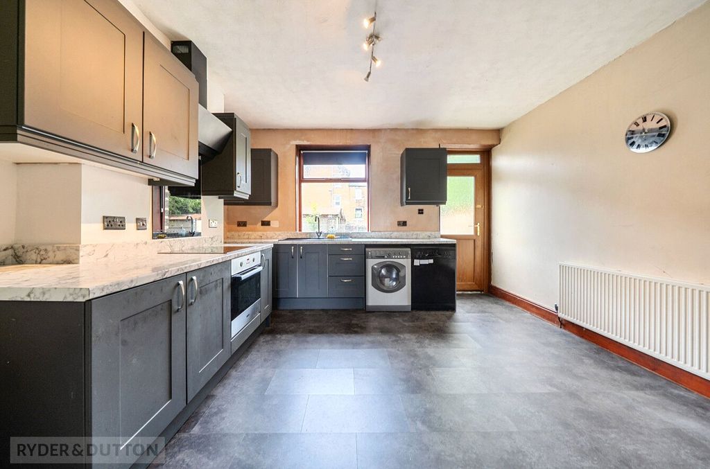 Property photo 2 of 18 Kitchen
