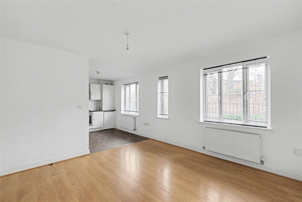 Property photo 2 of 10 Lounge Diner_1.Jpeg