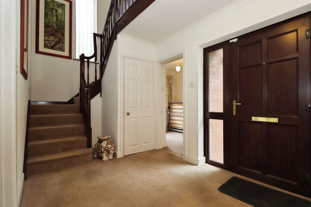 Property photo 2 of 24