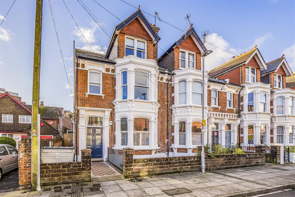 Property photo 1 of 19 Flat 1, 66-68 Whitwell Road, Southsea-Porticomarke