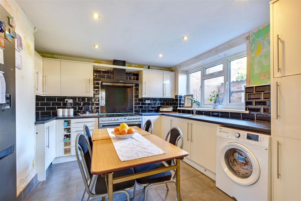 Property photo 3 of 15 Kitchen_1.Jpeg