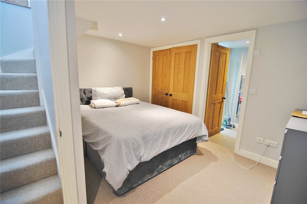 Property photo 2 of 8 Picture No. 10