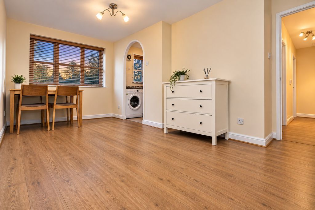 Property photo 1 of 6 Photo 9