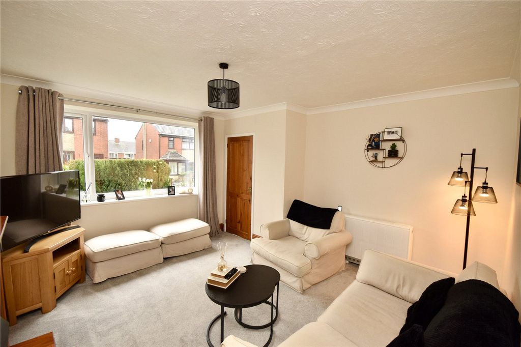 Property photo 2 of 14 Lounge