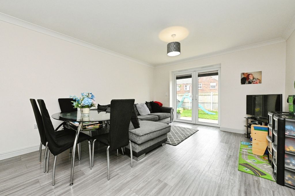 Property photo 2 of 17 Photo