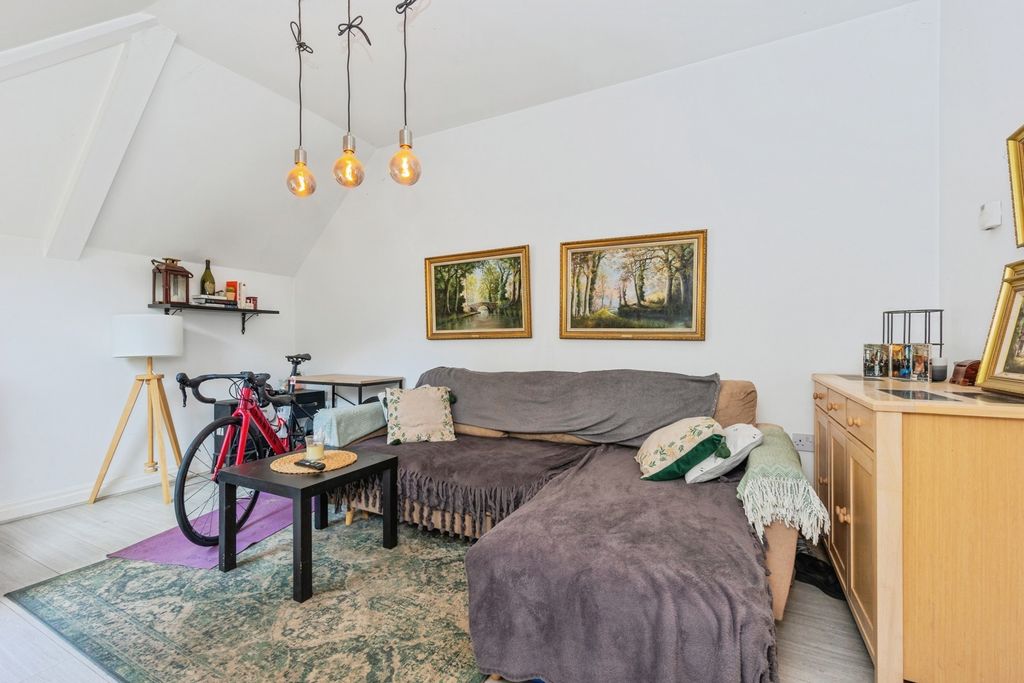 Property photo 3 of 18 Pbox-Img.Jpg