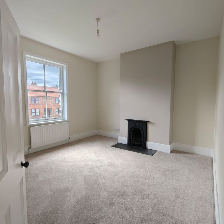 Property photo 1 of 8 Living Room