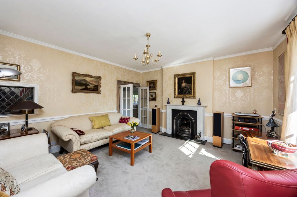Property photo 3 of 33