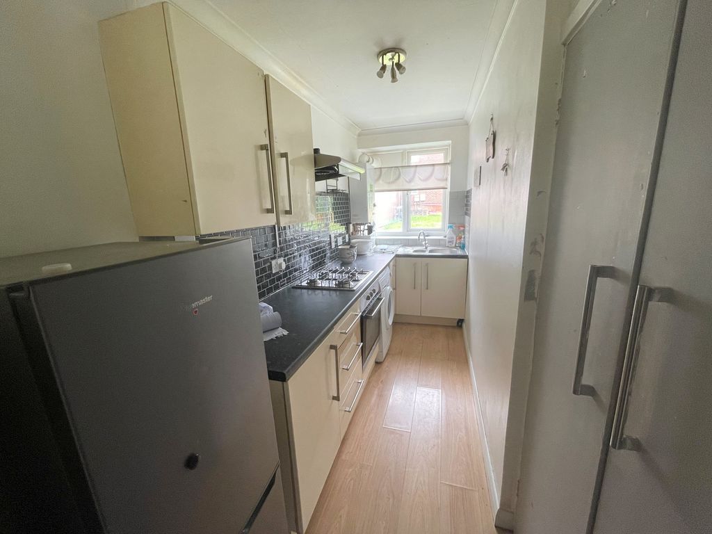 Property photo 2 of 6 Kitchen
