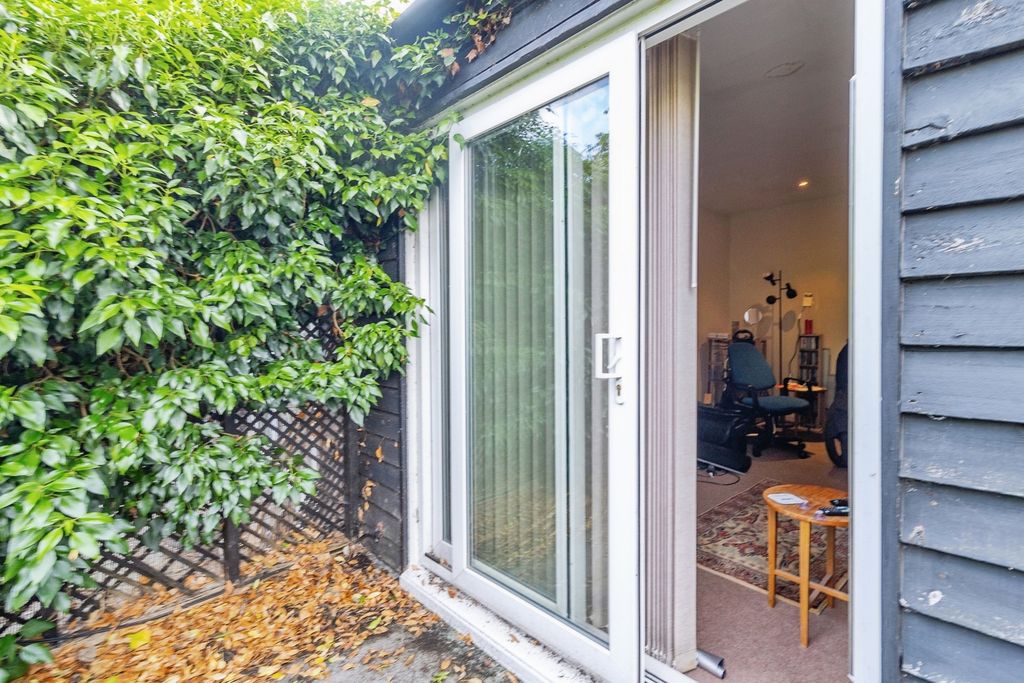 Property photo 3 of 17 Pbox-Img.Jpg