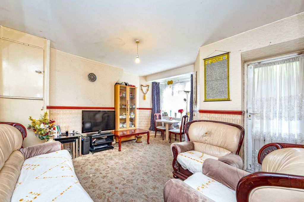 Property photo 2 of 6