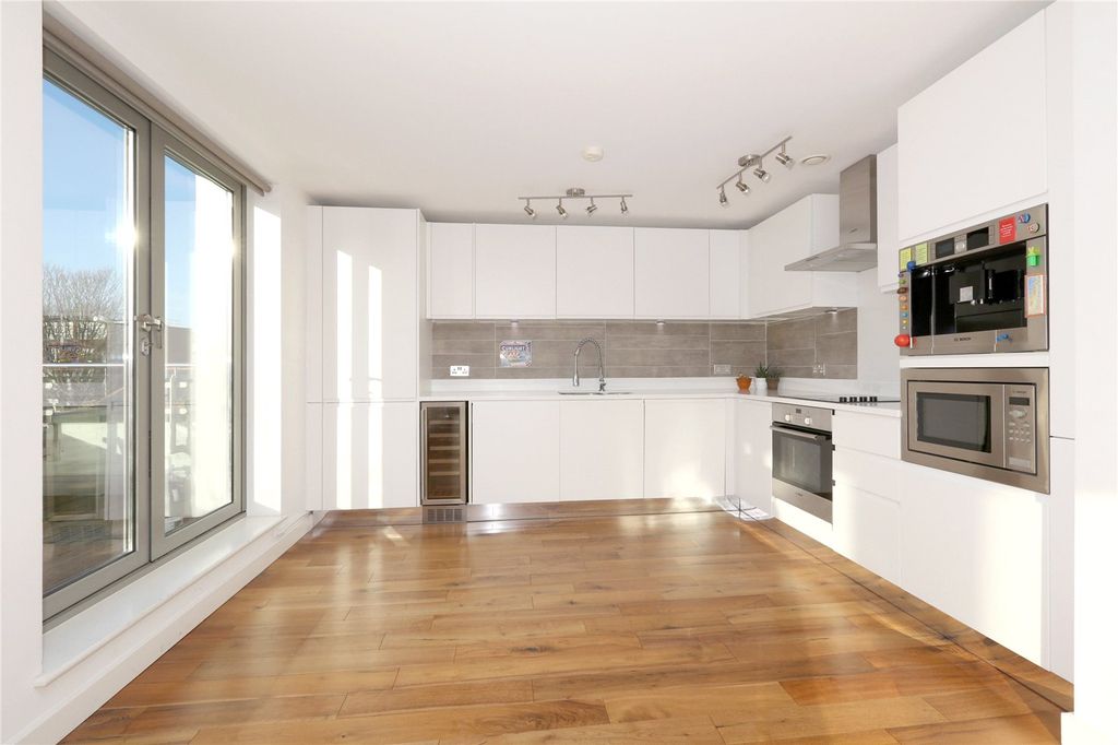 Property photo 1 of 11 Kitchen