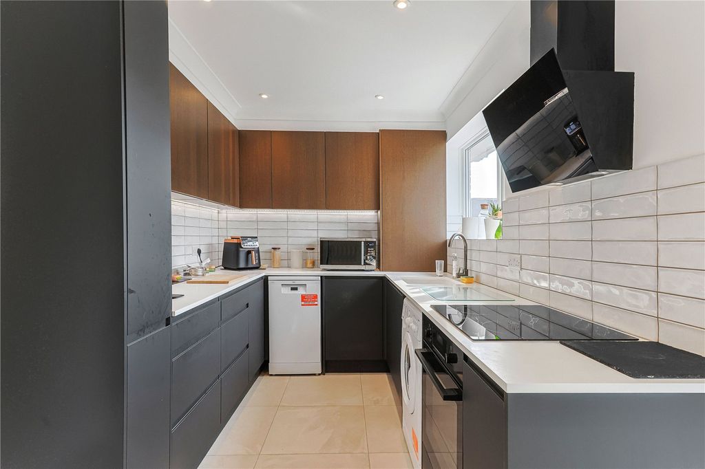 Property photo 3 of 23 Kitchen