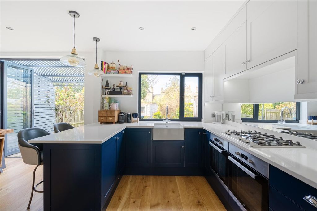 Property photo 2 of 13 3431903