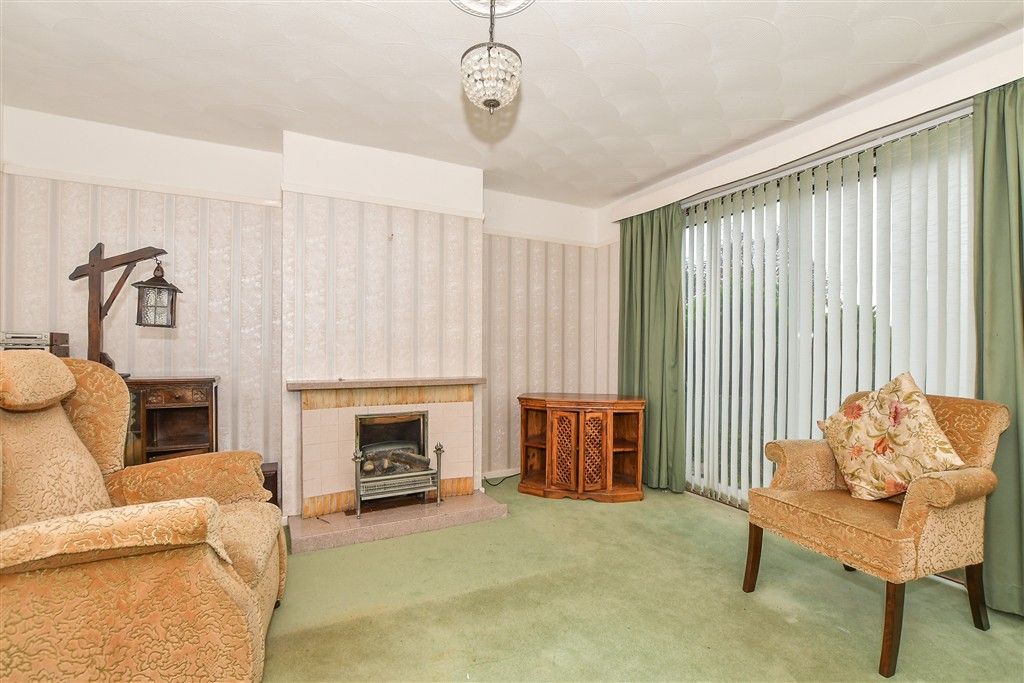 Property photo 1 of 12 Lounge