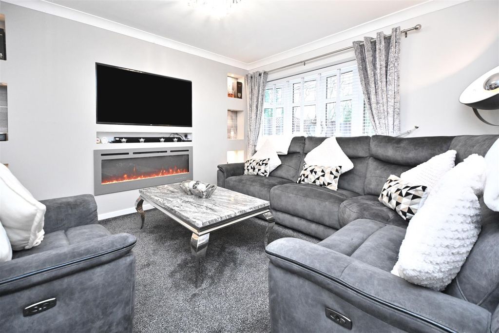 Property photo 3 of 45 29 Mallory Drive Lounge (2).Jpg