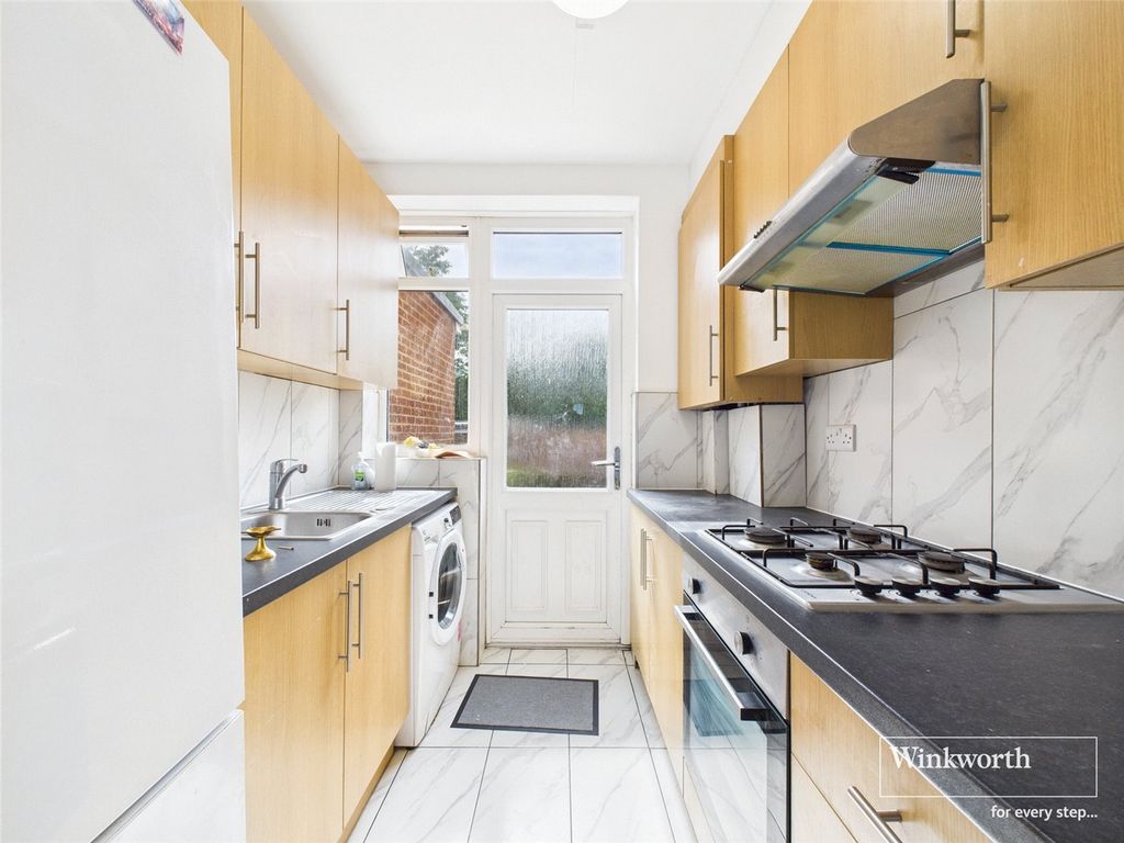 Property photo 1 of 11 Kitchen