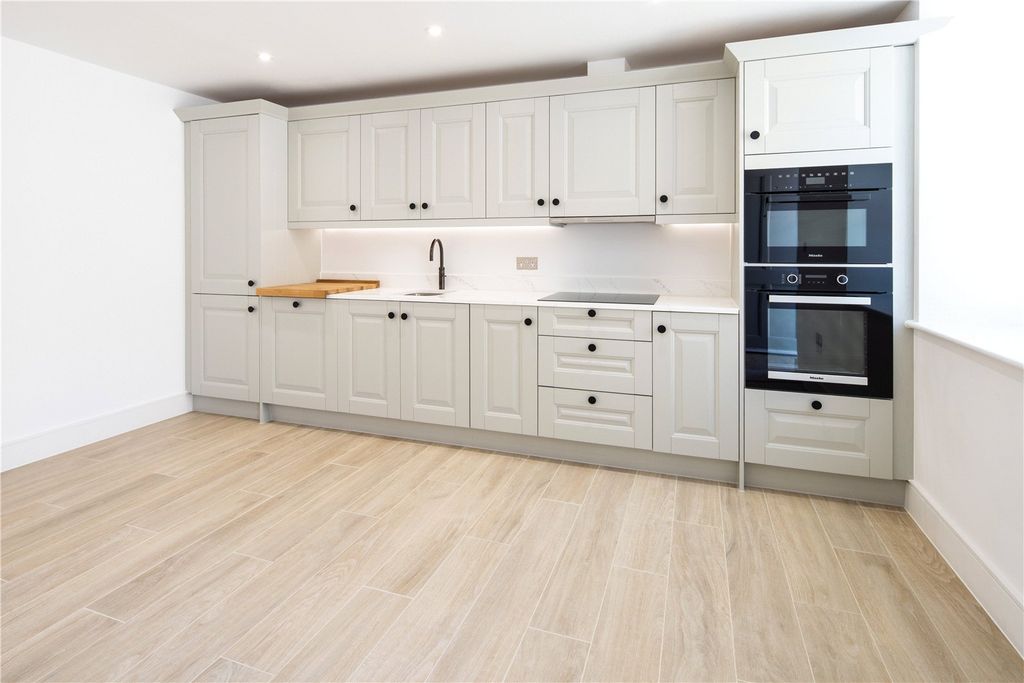 Property photo 2 of 7 Kitchen/Living