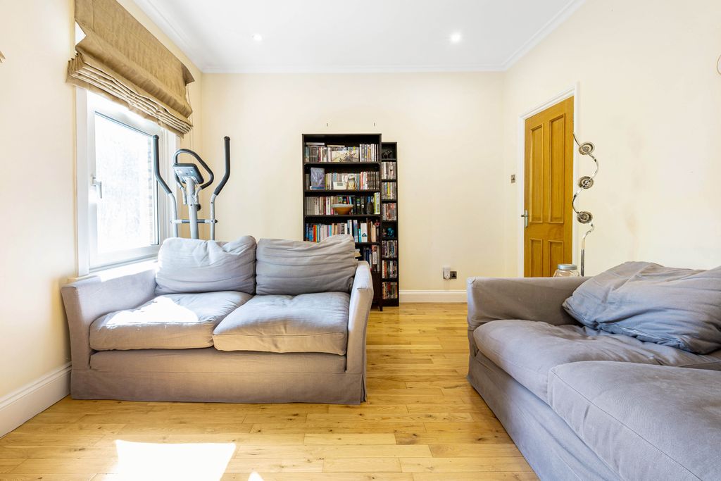 Property photo 3 of 13 Photo 11