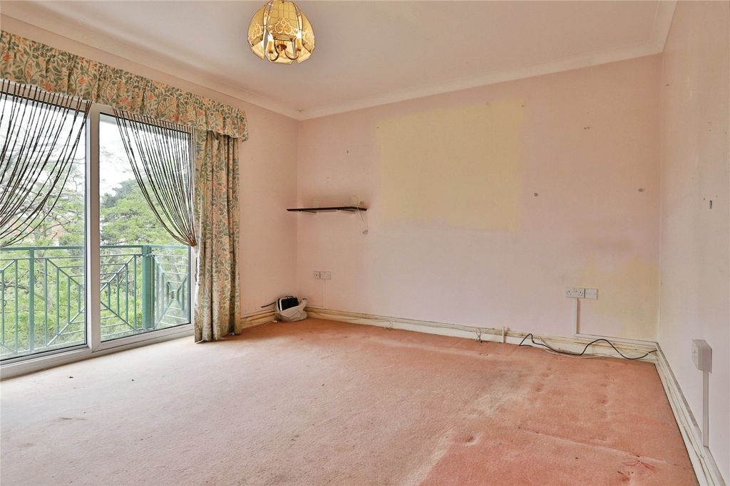 Property photo 2 of 16 Picture No. 11