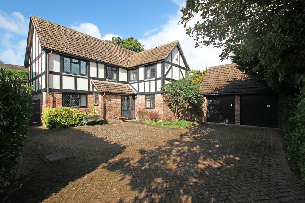 Property photo 1 of 28