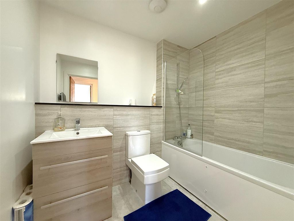 Additional image 6 of 2 bed flat for saleCrescent House, Woodside Park, Rugby CV21