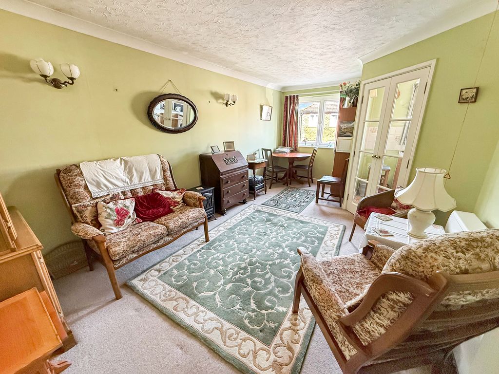Property photo 3 of 7 Living Room