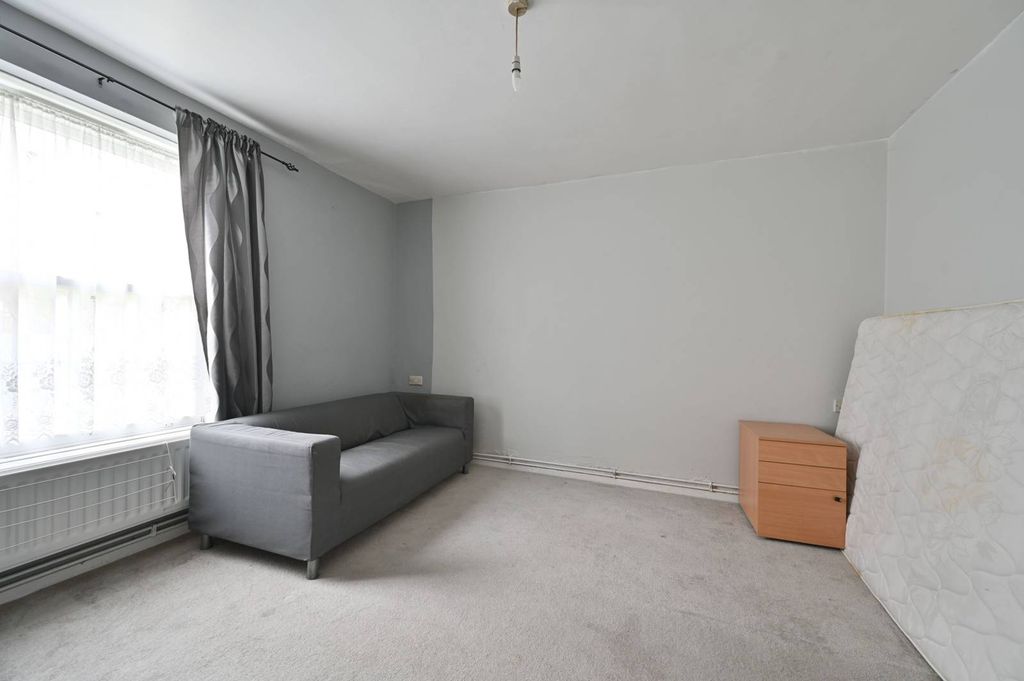 Property photo 2 of 21