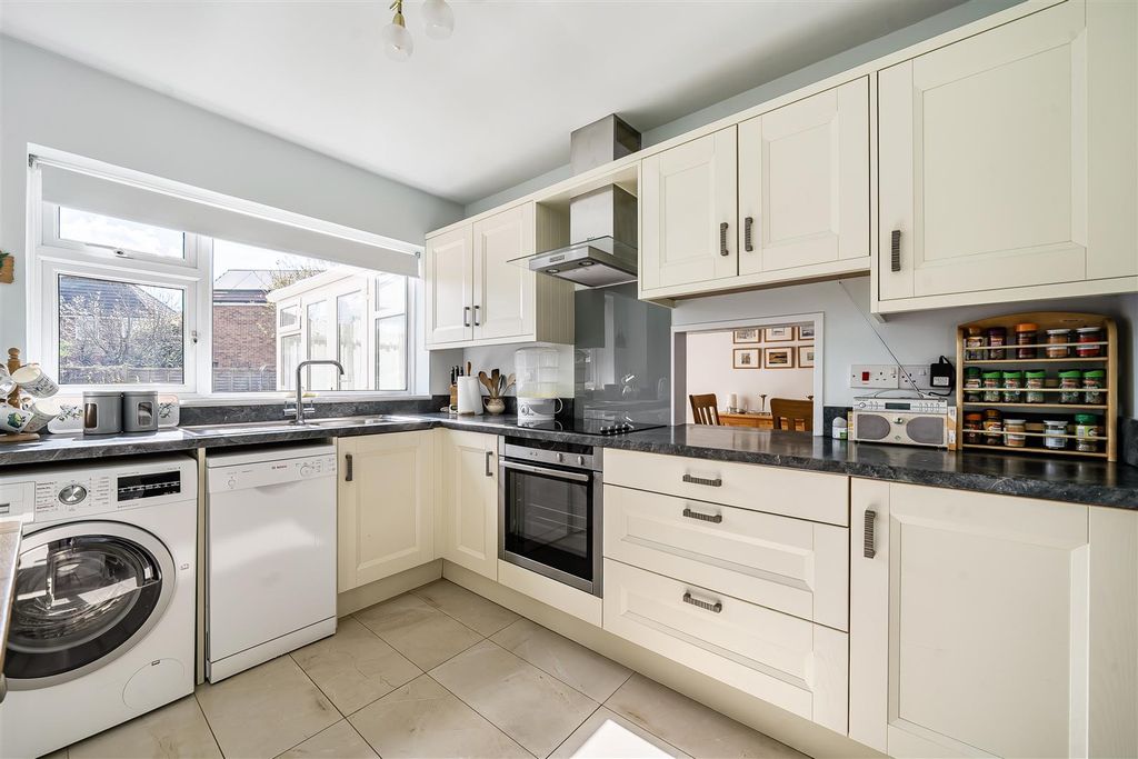 Property photo 3 of 19 1437940-16-69Cbe0Efd59Ed.Jpg