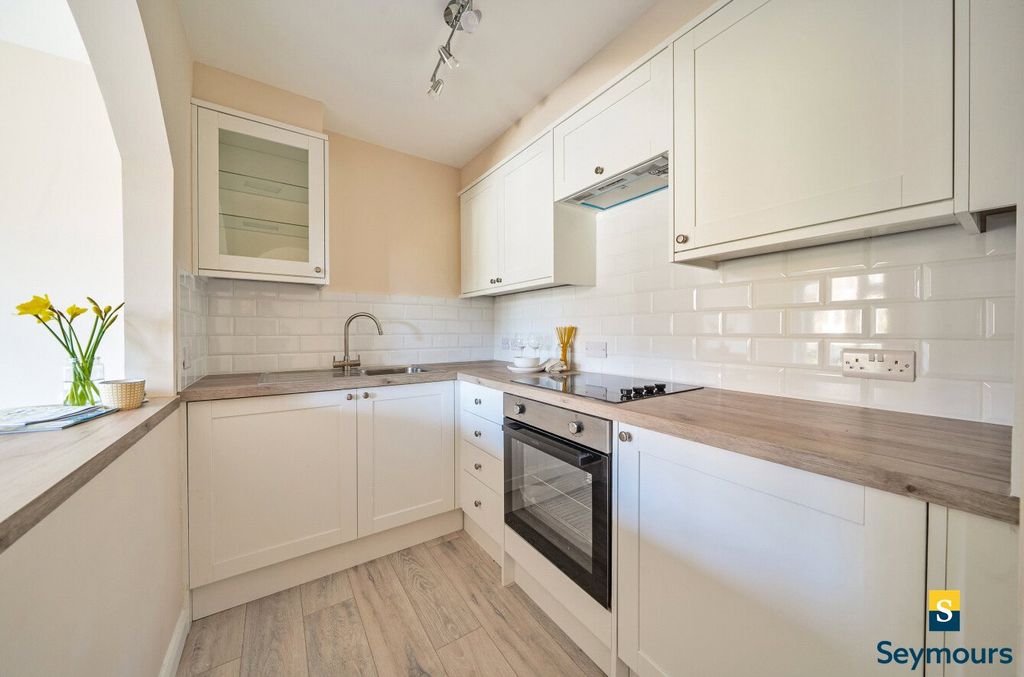 Property photo 2 of 14 Kitchen