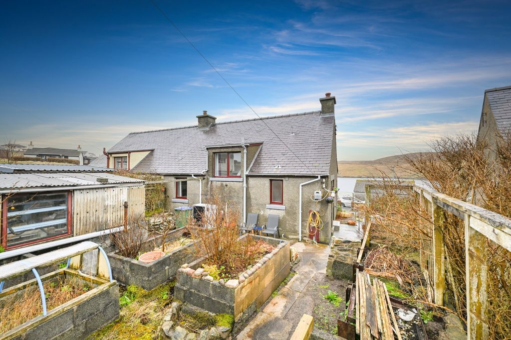 Property photo 3 of 35