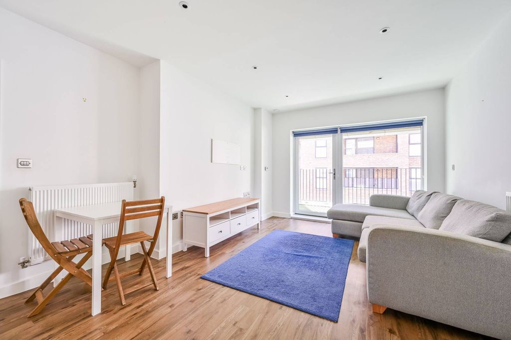 Property photo 2 of 11