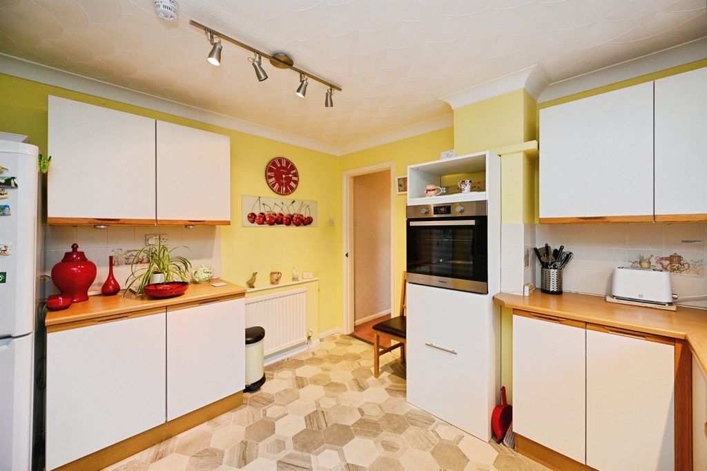 Property photo 3 of 16