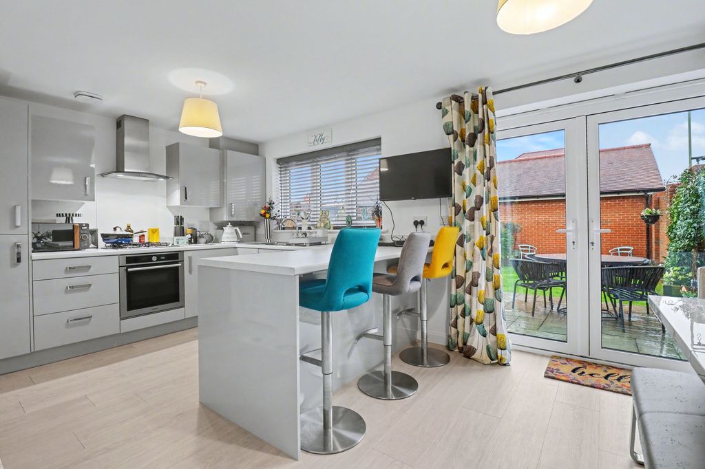 Property photo 2 of 19