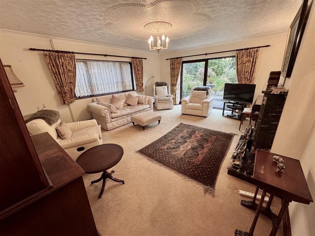 Property photo 2 of 27