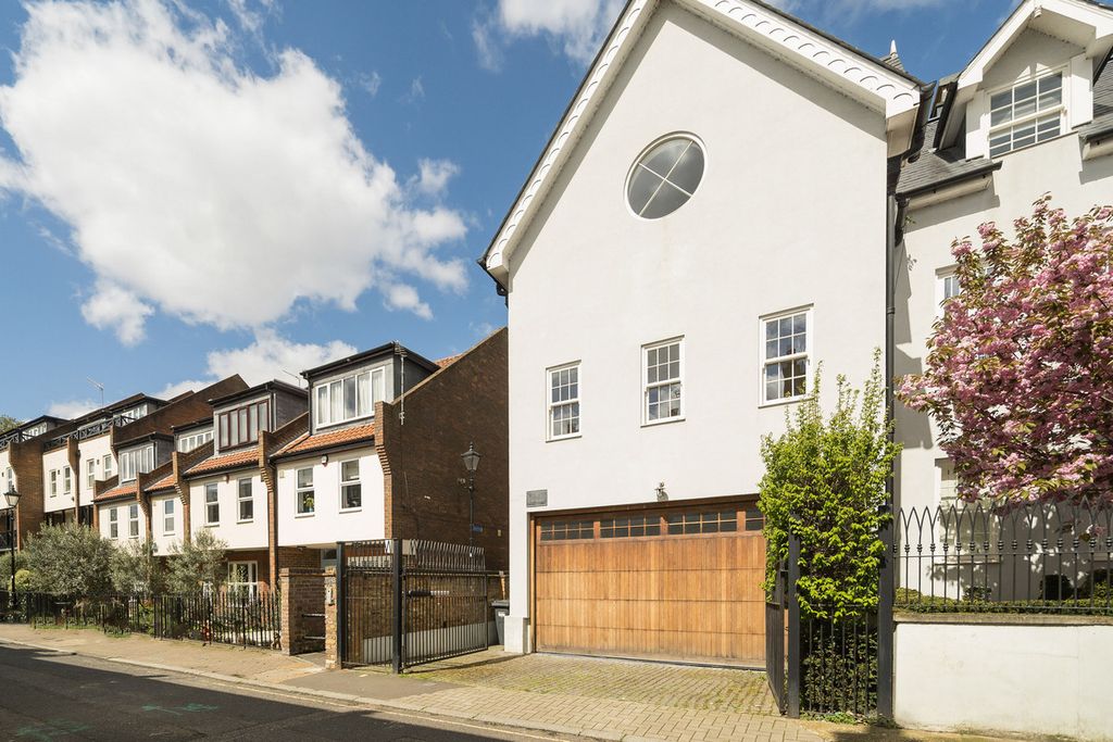 Property photo 2 of 46