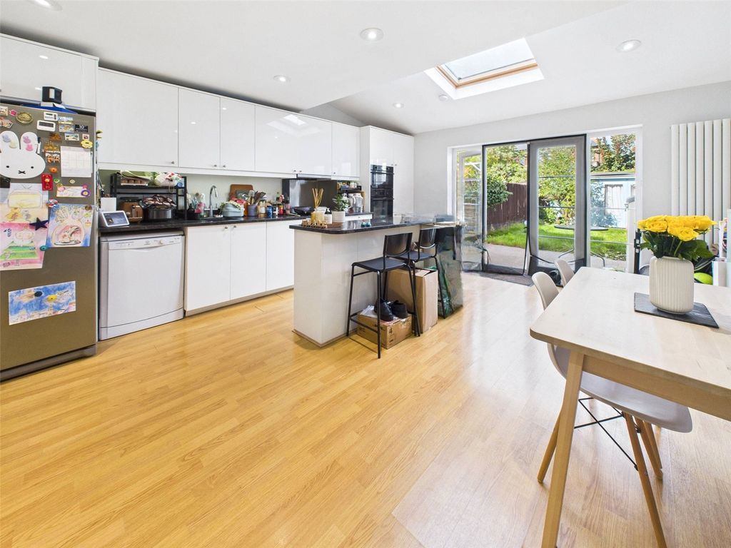 Property photo 2 of 18 Picture No. 35