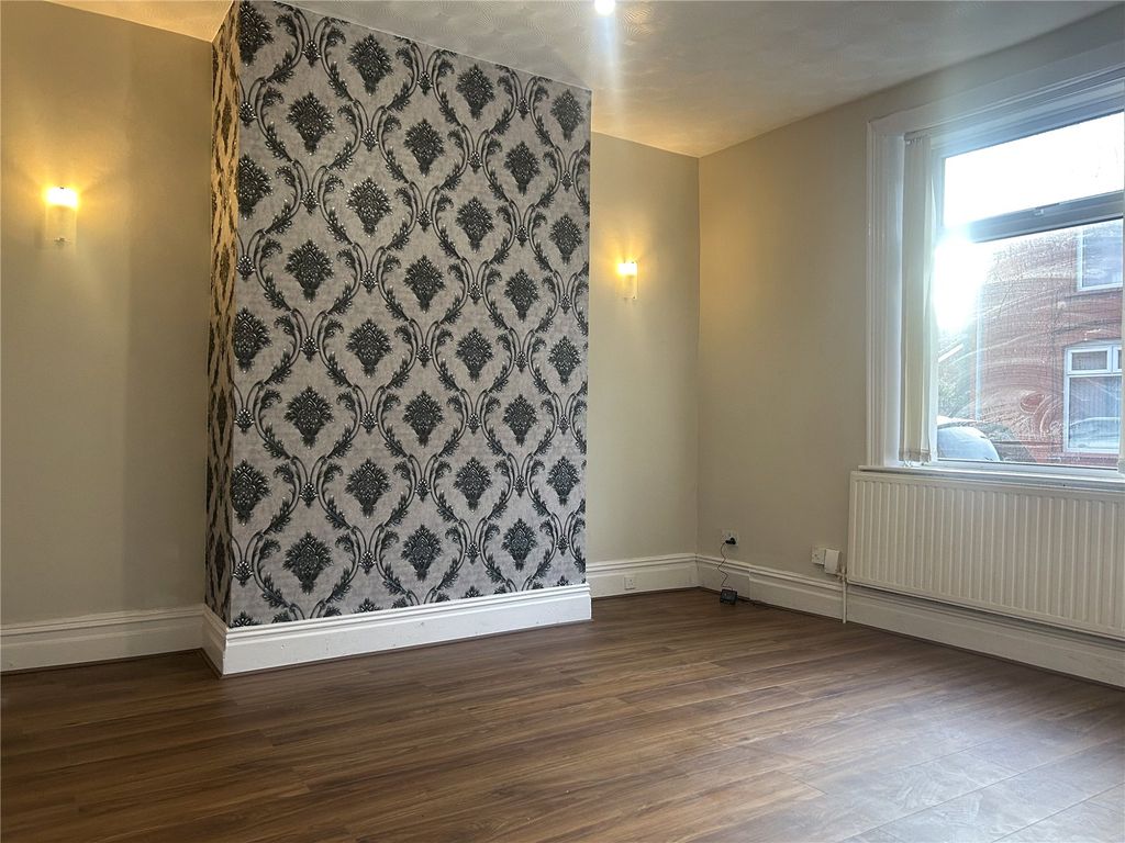 Property photo 2 of 13 Lounge