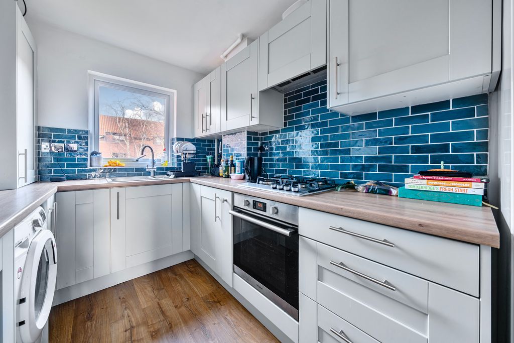 Property photo 3 of 17 Kitchen