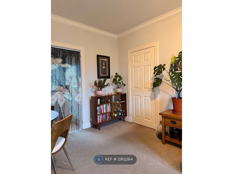 Property photo 2 of 18 Lounge