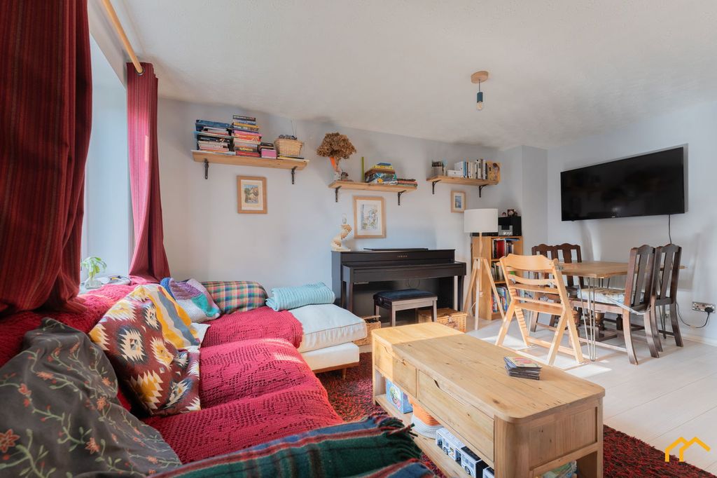 Property photo 3 of 23