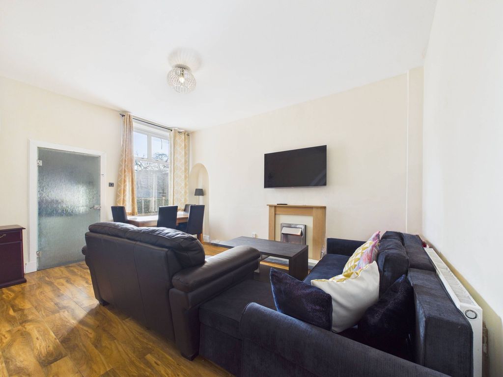 Property photo 2 of 11 Living Room