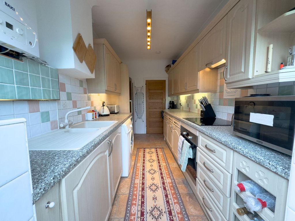 Property photo 3 of 12