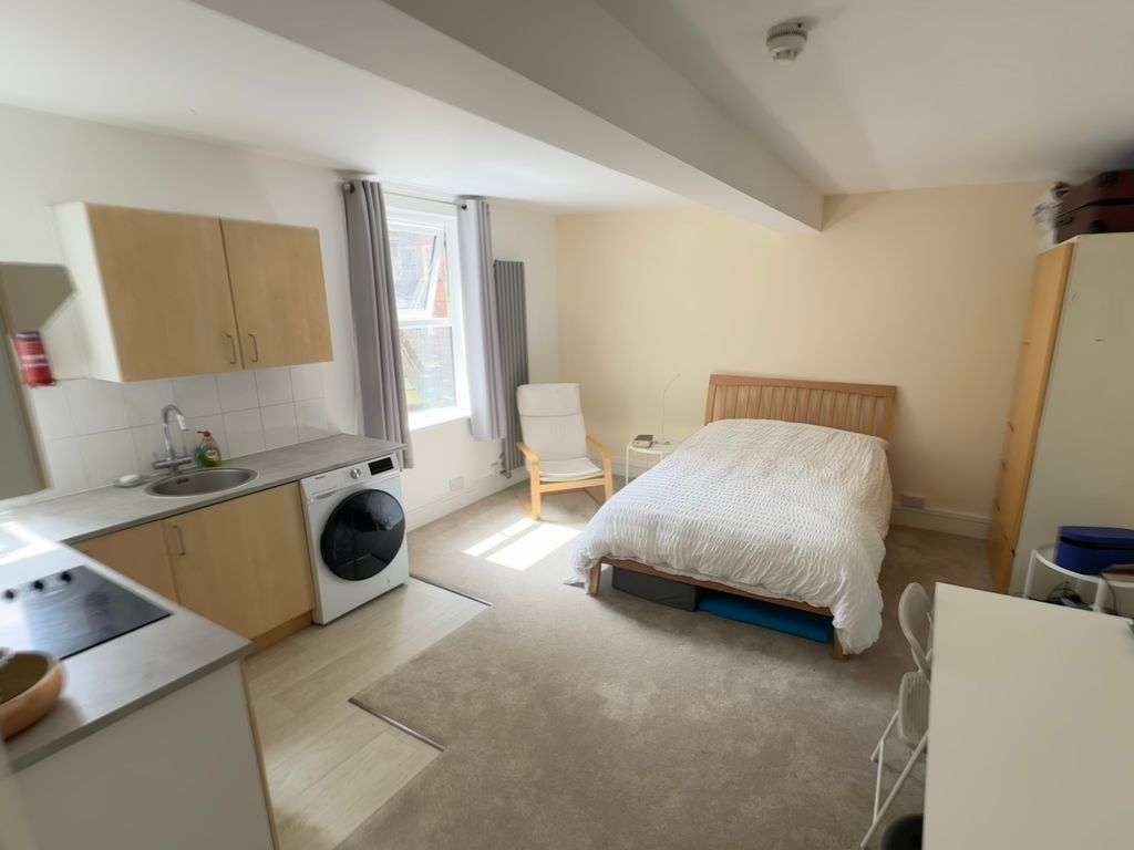 Property photo 1 of 7 Room 