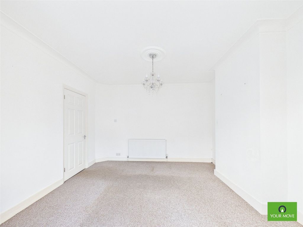 Property photo 3 of 17 Living Room