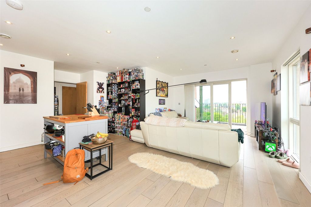 Property photo 2 of 14 Picture No. 18